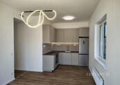 Moderní bydlení v novostavbě s terasou 26 m2 z roku 2026 v žádané části Prahy 10 Hostivař, byt je volný ihned, cena 24500 CZK / objekt / měsíc, nabízí CENTURY 21 Ruby