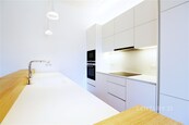 Ihned volný byt na krásném místě Prahy 1, 2+kk o ploše 90 m2, cena 42000 CZK / objekt / měsíc, nabízí CENTURY 21 Ruby