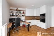 Pronájem bytu 1+kk 38 m2, s garáží a zahrádkou, Praha - Modřany, cena 17000 CZK / objekt / měsíc, nabízí Aktivreality