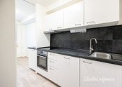Pronájem bytu 3+1 s balkonem, Hartigova, Žižkov, 64 m2, cena 28900 CZK / objekt / měsíc, nabízí 