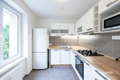Pronájem bytu 2+1 s balkonem a sklepem, Zelenečská, Hloubětín, 24000 Kč/měs, 54 m2, cena 24000 CZK / objekt / měsíc, nabízí 