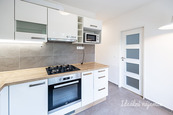 Pronájem bytu 2+1 s balkonem a sklepem, Zelenečská, Hloubětín, 23 300 Kč/měs, 54 m2, cena 23300 CZK / objekt / měsíc, nabízí Ideální nájemce