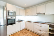 Pronájem bytu 4+1, Podvinný mlýn, Libeň, 87 m2, cena 29900 CZK / objekt / měsíc, nabízí 