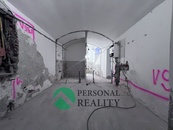 INVESTIČNÍ PŘÍLEŽITOST V SRDCI KARLÍNA - 235 m2 S OBROVSKÝM POTENCIÁLEM, cena 12400000 CZK / objekt, nabízí 