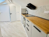 Prodej podkrovního bytu, 50 m2 (+ 20 m2 užitné plochy), ul. Podle Kačerova - Praha 4-Michle, cena 6900000 CZK / objekt, nabízí RK Group realitní kancelář