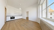 Prodej bytu 2+kk, 47 m2, Praha 5 - Košíře. Zahrada a velký sklep (8,6 m2), cena 7944000 CZK / objekt, nabízí 