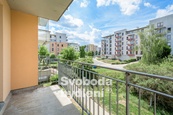 Doporučujeme dispozičně prakticky řešený světlý byt s balkonem, 2+kk (61,7m2) plus balkon (6,3m2), Praha 9 - Čakovice, Hakenova ul., cena 6950000 CZK / objekt, nabízí 